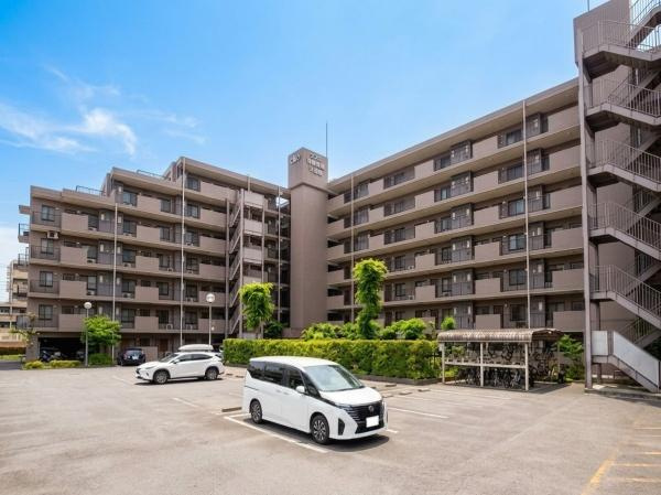 クリオ新横浜北参番館の駐車場|嬉しい平置き駐車場です。