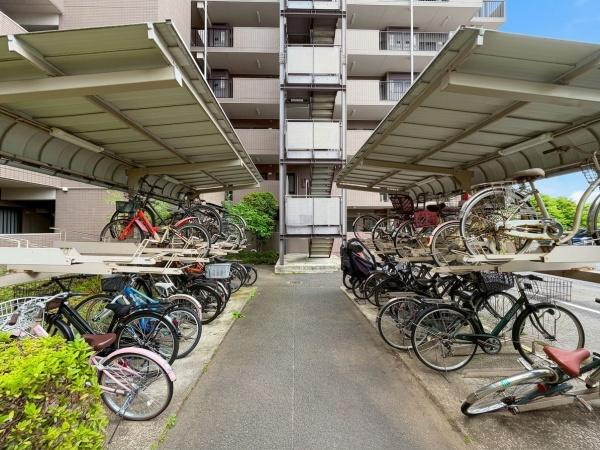 クリオ新横浜北参番館の駐車場|駐輪場は屋根付きです。