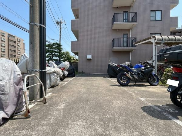 クリオ新横浜北参番館のその他共用部分|バイク置き場です。盗難に遭いにくい位置にございますので安心です。