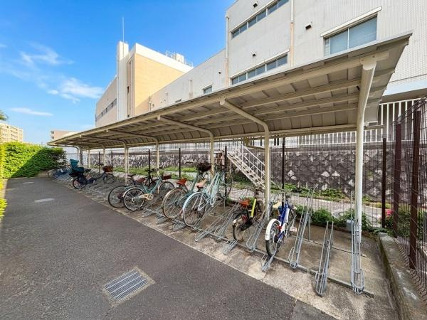 エル・ステージ希望が丘の駐車場|屋根付き駐輪場です。