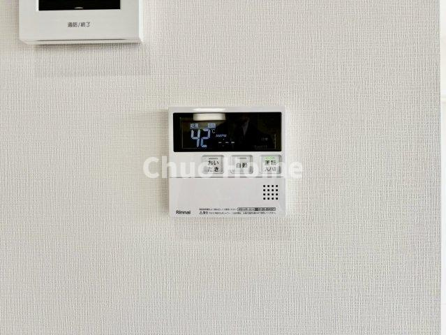 キャッスルマンションお花茶屋の発電・温水設備|【給湯リモコン】外での一日を忘れさせてくれるオートバス機能でお好みの湯量・温度に調整された浴槽。