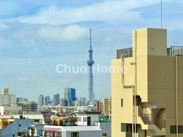 キャッスルマンションお花茶屋の展望|手を伸ばせば、ふれることが出来そうな環境が、そのままインテリアになったような印象です。その豊かな眺望にふさわしい空間には、通風・採光にも優れ、心地よい光と風があふれています