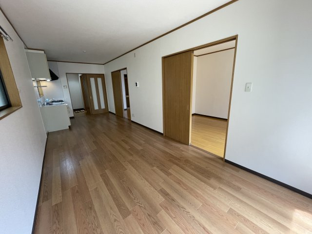 六ツ師中屋敷６２５－１貸家の居間・リビング|こちらの居間で趣味の時間をお楽しみください