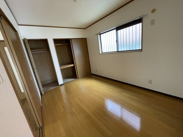 六ツ師中屋敷６２５－１貸家の洋室|落ち着いた色調の洋室です