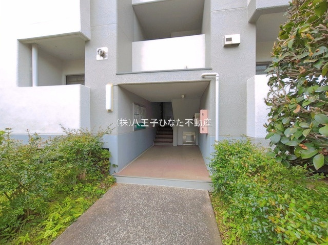 祝成約　多摩ニュータウングリーンコープ南大沢団地　１号棟　八王子市　中古マンションのエントランス|～仲介手数料無料☆八王子ひなた不動産～多摩ニュータウングリーンコープ南大沢団地