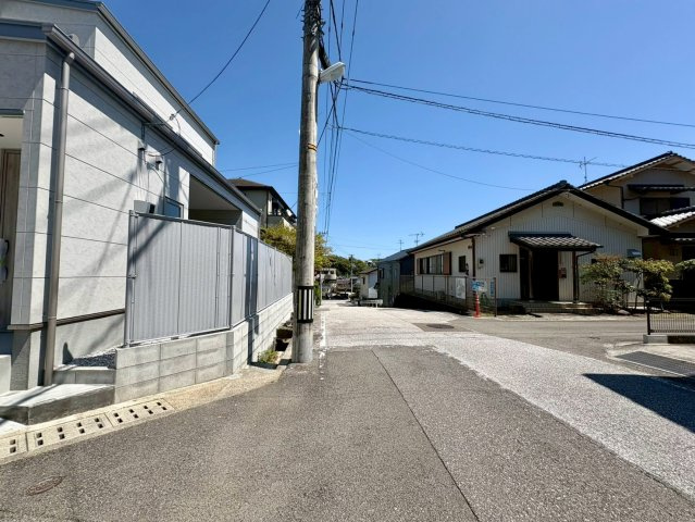 「津波ハザード外の高台」高知市横浜西町　新築戸建の前面道路含む現地写真