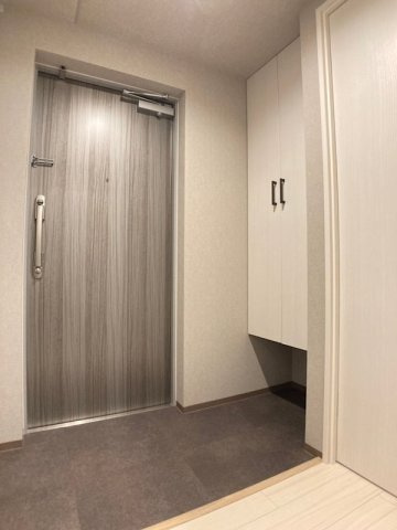 M:COURT新町の玄関