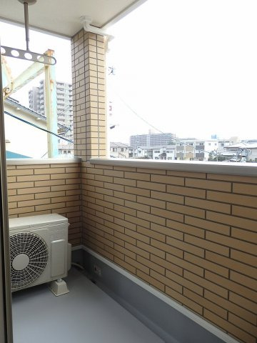 エクセルシアのバルコニー|暖かな日差しのふりそそぐバルコニー