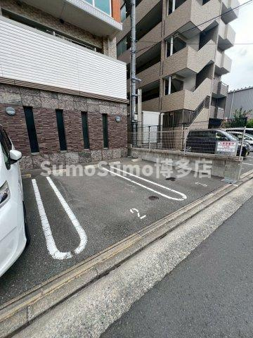 レヴェール・メゾンの駐車場