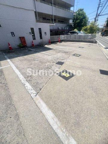 ハッピーコート芦屋の駐車場
