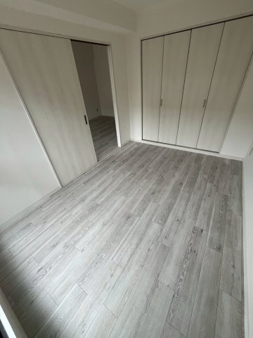 グレイスコート直井の洋室