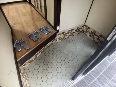 【玄関】 | 中之町4丁目　貸家