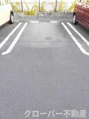 エルベッタ城東の駐車場