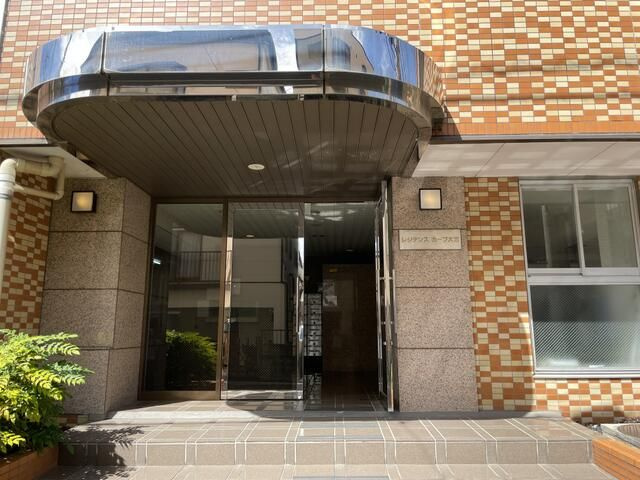 レジデンスカープ大宮のエントランス