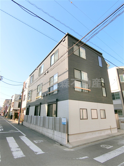 キングハウス蒲田の外観|2015年11月築　木造地上3階建て総戸数6戸インターネット無料ペット中型犬可能な賃貸物件
東京都大田区西糀谷1丁目　京急空港線糀谷駅徒歩7分、京浜急行本線京急蒲田駅徒歩8分