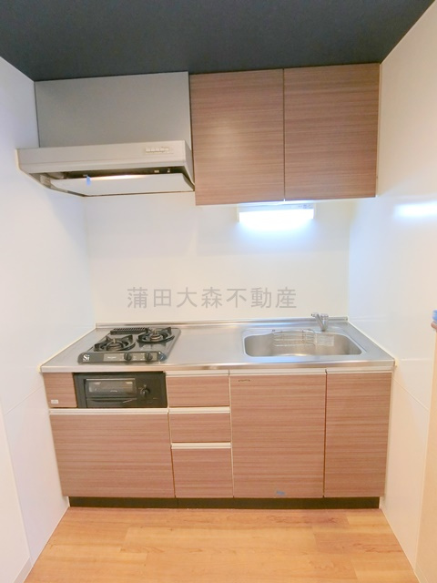 キングハウス蒲田のキッチン|2口ガスのグリル付きシステムキッチン