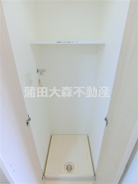 ブライズ蒲田ウエストWESTの設備|棚付きの室内洗濯機置き場