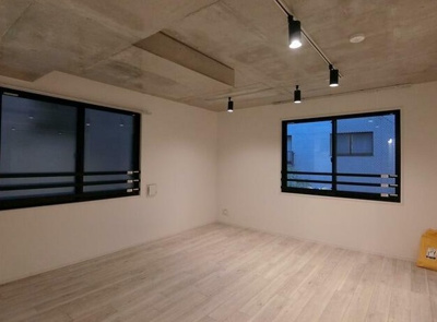 【居間・リビング】 | アーバンパーク方南町 | 2面採光の洋室。