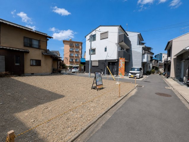 吉祥院西ノ庄東屋敷町　条件無土地の外観|前道東側角地のお土地！現況上物有です。間口はゆとりのある、１１．９ｍです♪