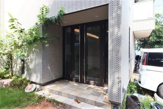 ロックフォレストのエントランス|建物の内部です