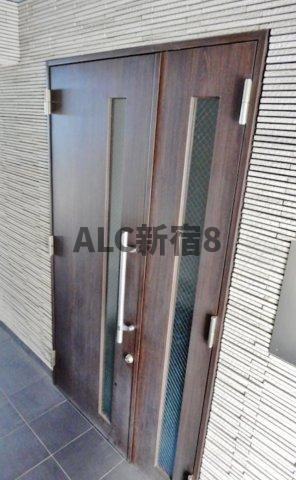 ヴェルデ中野本町のエントランス