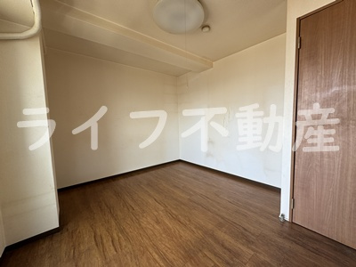 今里CTスクエアの洋室|明るい洋室です