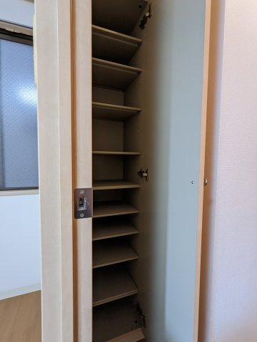 スタジオ谷中の収納|こまごまとしたものを収納できそうですね