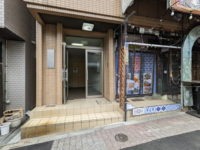 スタジオ谷中のエントランス|毎日通るエントランスはこのようになっています