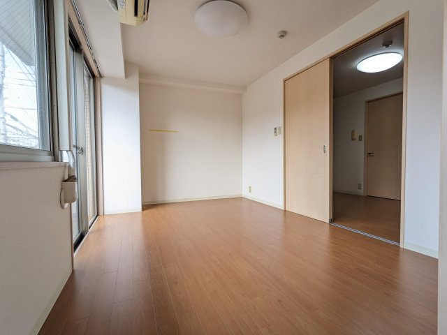 スタジオ谷中の洋室|スタンダードな洋室です
