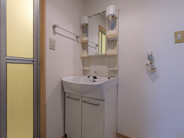 スタジオ谷中の洗面所|忙しい朝には欠かせない洗面所です
