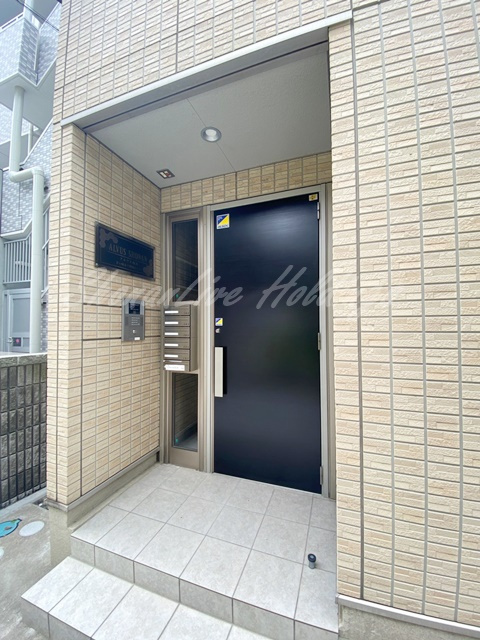 茅ヶ崎市十間坂１丁目のアパートのエントランス