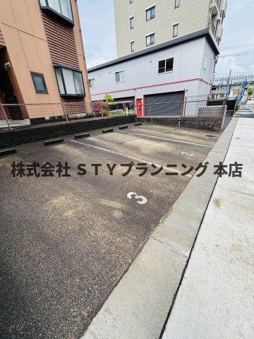 仲介手数料0円！グランドールKの駐車場