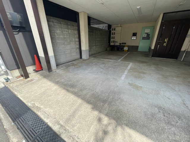 忍町ITDビルの駐車場
