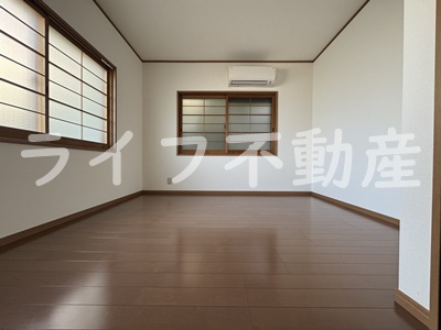 寿コーポの寝室|開放的な寝室です