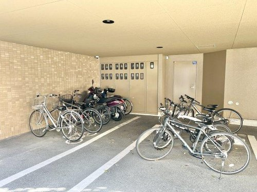 グラン・ドムール相生　中央区相生町の駐車場