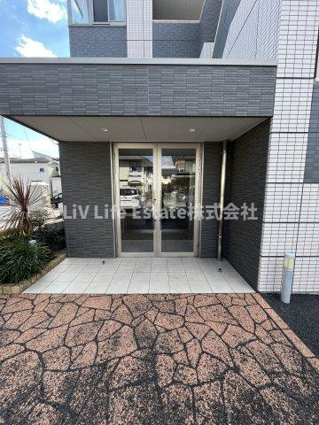 東大和市南街３丁目の賃貸マンションのエントランス