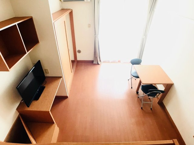 ゆったり過ごせる居間です