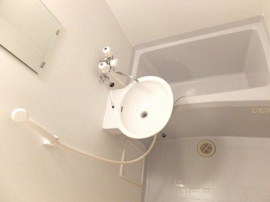 トイレと別なので、ゆったりお風呂に入れます♪