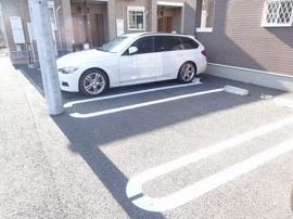 駐車場があるので、車を買う予定の方も安心です