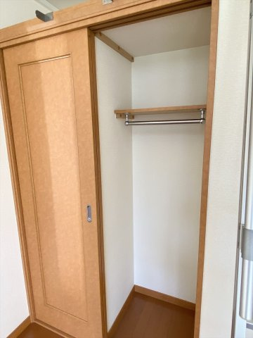 明るい色調の室内です