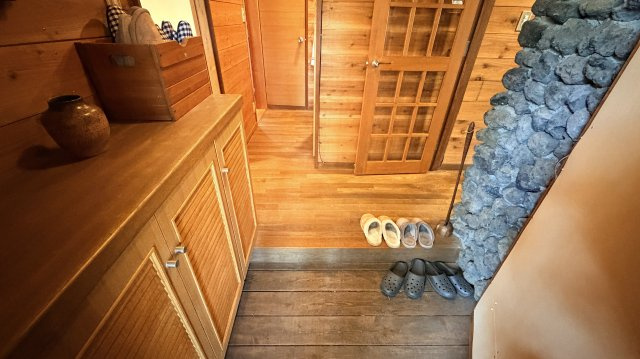 浅間ハイランドパーク  通年利用可能  定住にもおすすめの一邸の玄関