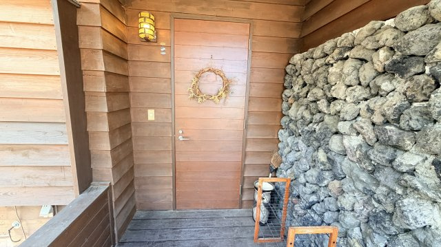 浅間ハイランドパーク  通年利用可能  定住にもおすすめの一邸の玄関