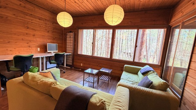 浅間ハイランドパーク  通年利用可能  定住にもおすすめの一邸の居間・リビング