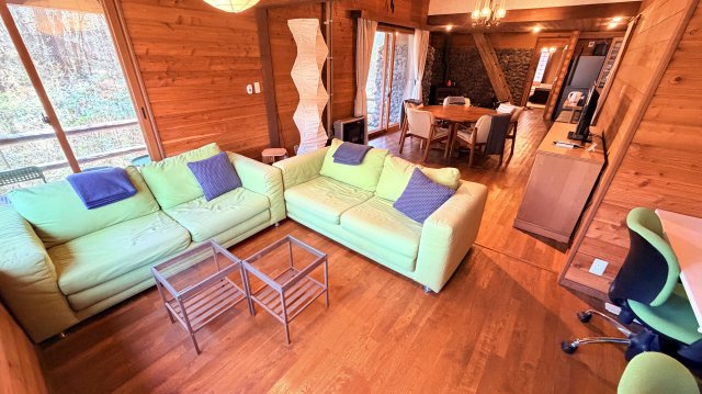 浅間ハイランドパーク  通年利用可能  定住にもおすすめの一邸の居間・リビング
