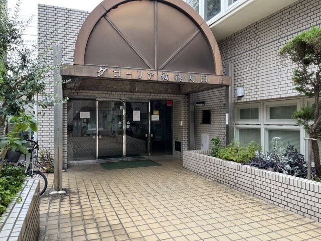アカデミー・グローリア初穂町田合同ビルのエントランス
