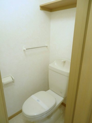 【トイレ】 | イーストハイムⅡ | 落ち着いた色調のトイレです