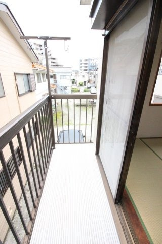 明るい色調の室内です