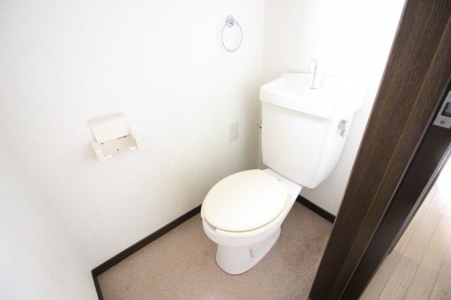 明るい色調の室内です