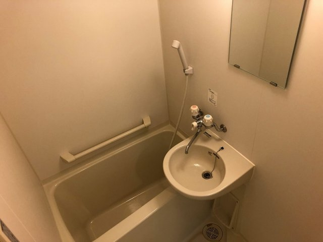 日々の疲れを癒すお風呂付です
