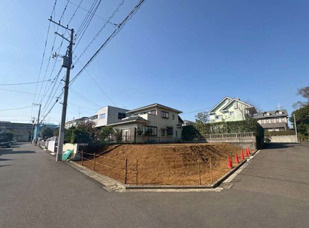 横浜市青葉区荏田西3丁目　売土地の前面道路含む現地写真